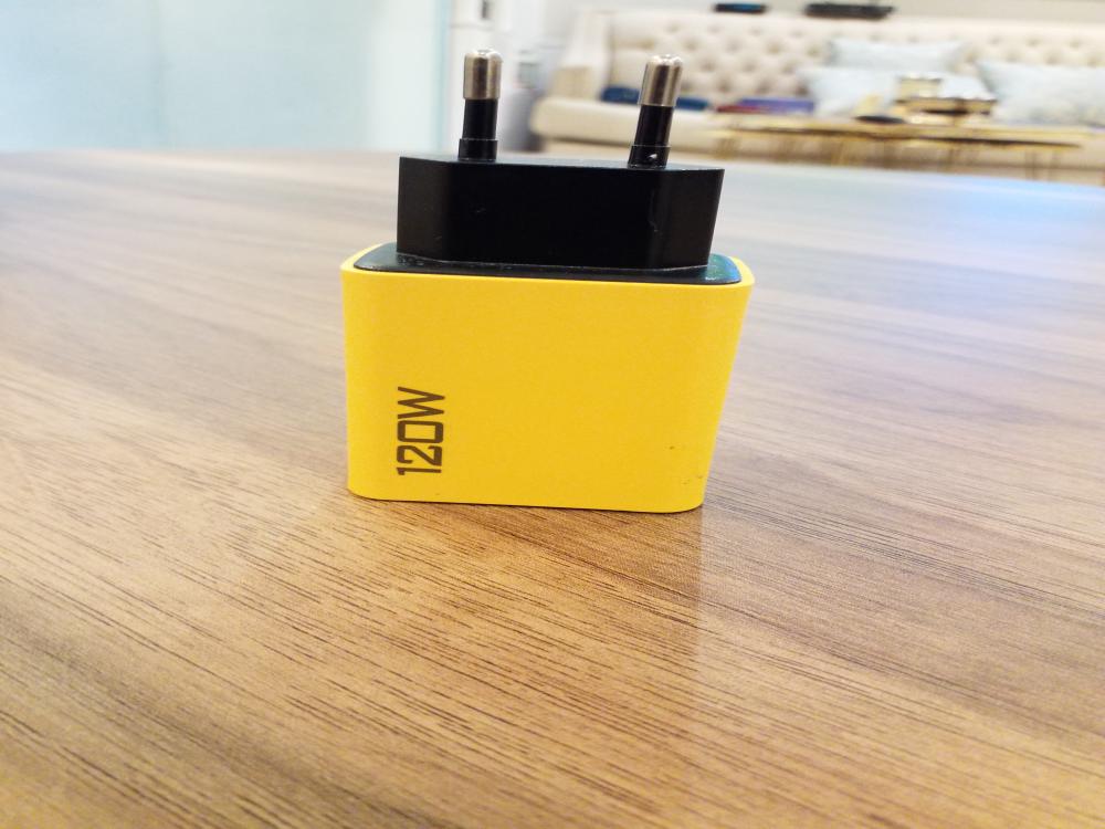 شاحن 4 منافذ  قوة ١٢٠ وات USB C PD 120 W